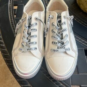 Vintage Havana Sneaker Ladies Sz 6 white & silver star